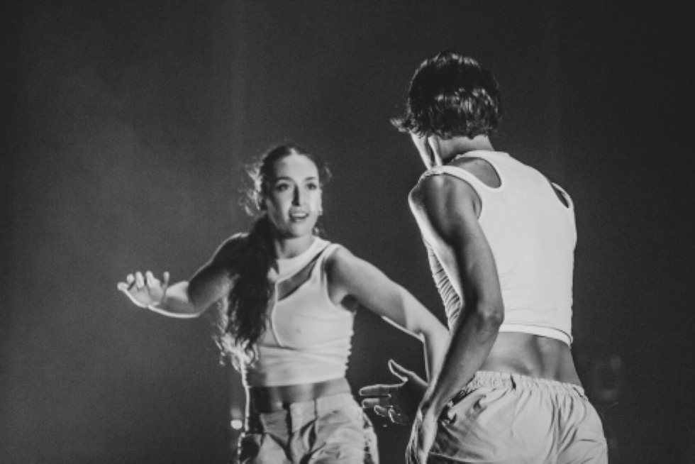 portfolio full stop bw